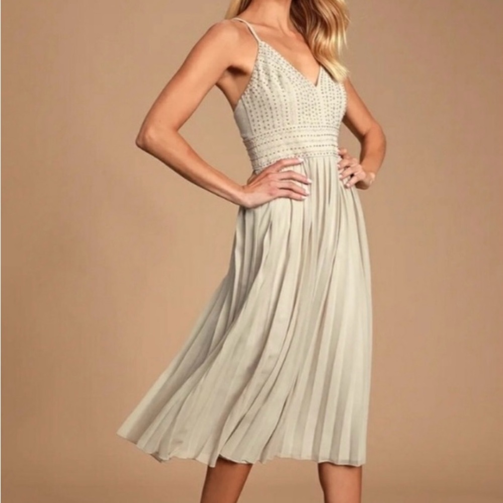 Lulu's Cream Pleated Midi Dress NWOT